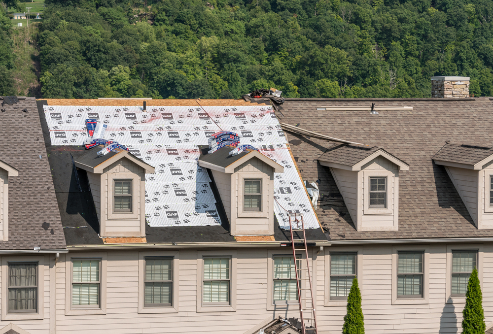 Morgantown,,Wv,-,10,September,2020:,Roofing,Contractor,Has,Laid